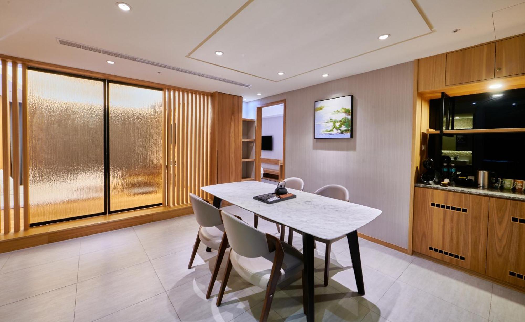 Kenting Grand Bay Resort Hotel Heng-ch'un Exterior foto The interior of a private suite at the airport