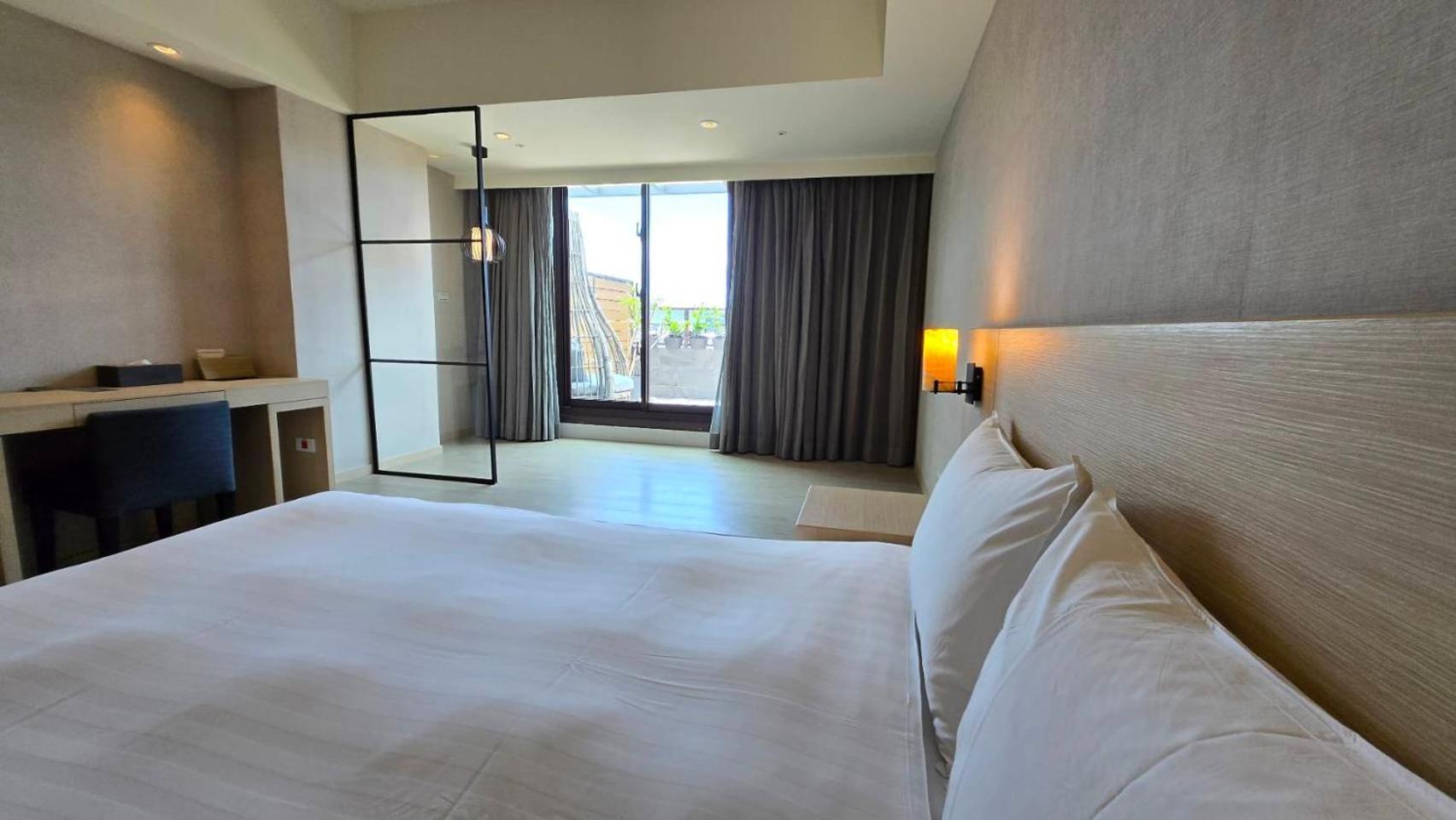 Kenting Grand Bay Resort Hotel Heng-ch'un Exterior foto A room at the hotel
